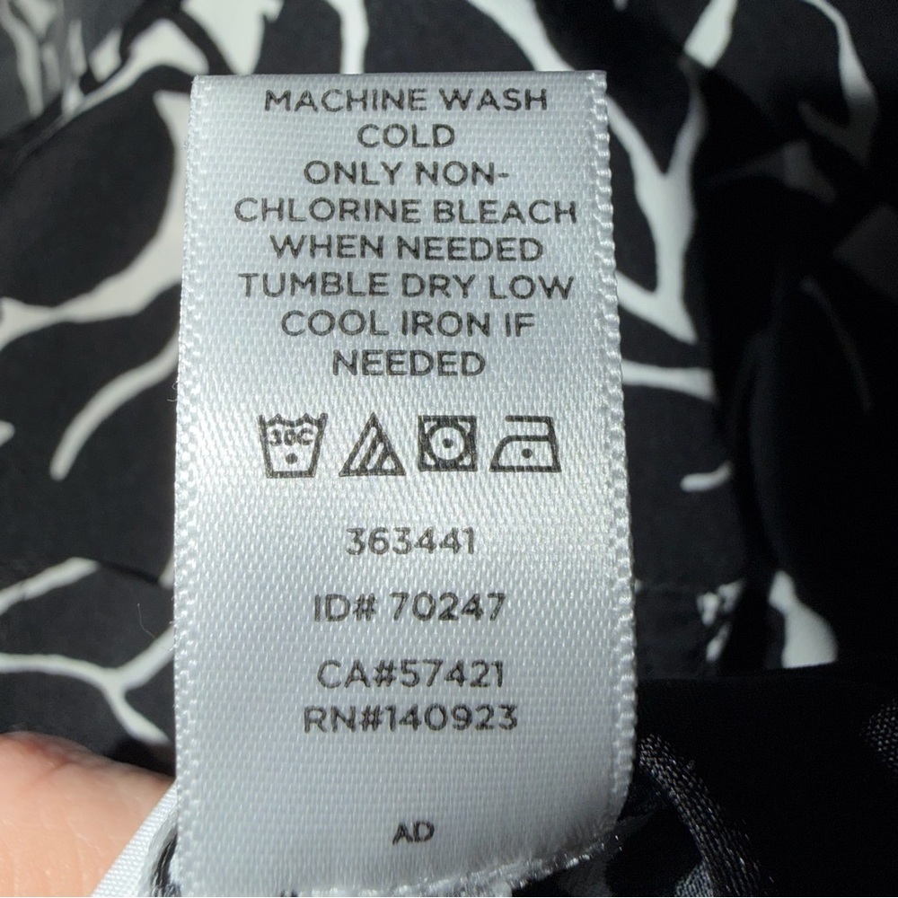 Loft Black and White Patterned Romper Never Worn Size 4 - Picture 8 of 9